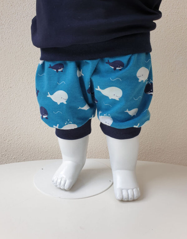 Kurze Hose petrol mit Wal Kurze Hose petrol mit Wal