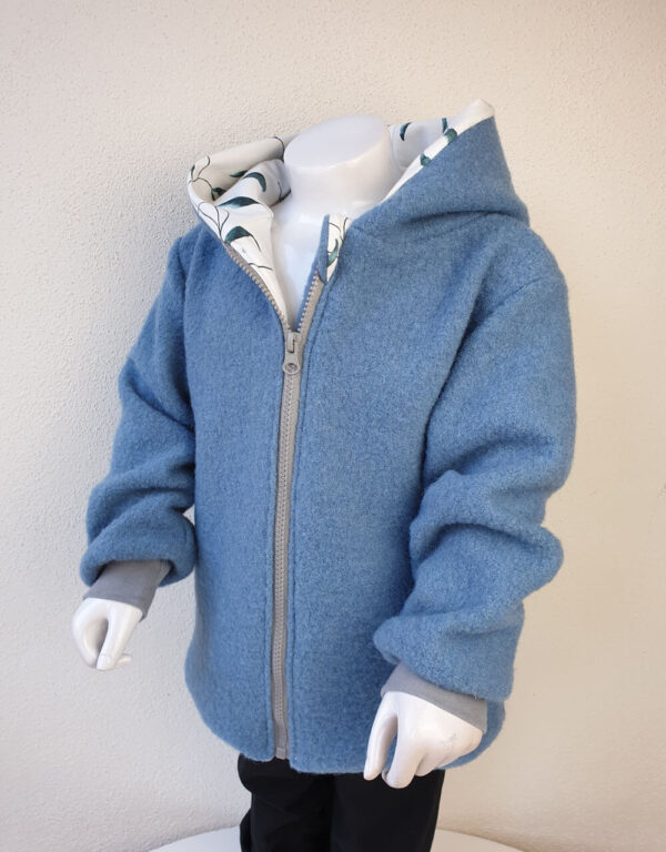 Walkjacke blau, weiß mit grünen Blättern Walkjacke blau, weiß mit grünen Blättern