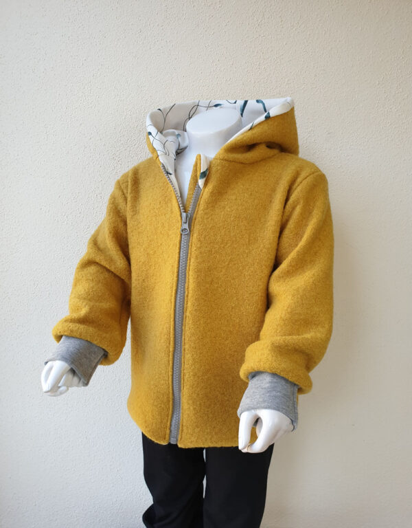 Walkjacke senf-gelb, weiß mit grünen Blättern Walkjacke senf-gelb, weiß mit grünen Blättern