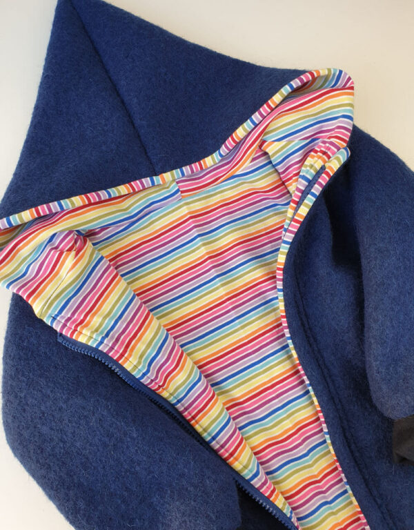 Walkjacke jeans-blau, Regenbogen-Steifen Walkjacke jeans-blau, Regenbogen-Steifen