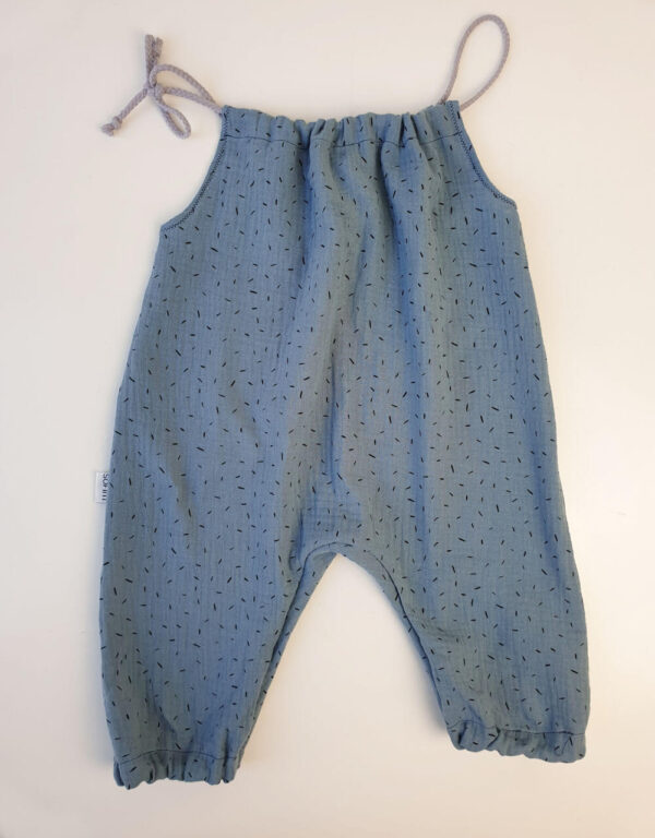Romper aus Musselin blau mit Strichen Romper aus Musselin blau mit Strichen