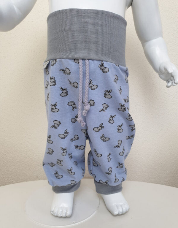 Pumphose hellblau mit Kaninchen Pumphose hellblau mit Kaninchen