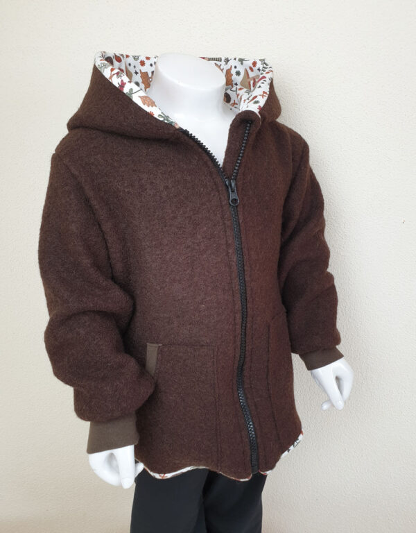 Walkjacke braun, Jersey weiß mit Igel und Pilz Walkjacke braun, Jersey weiß mit Igel und Pilz
