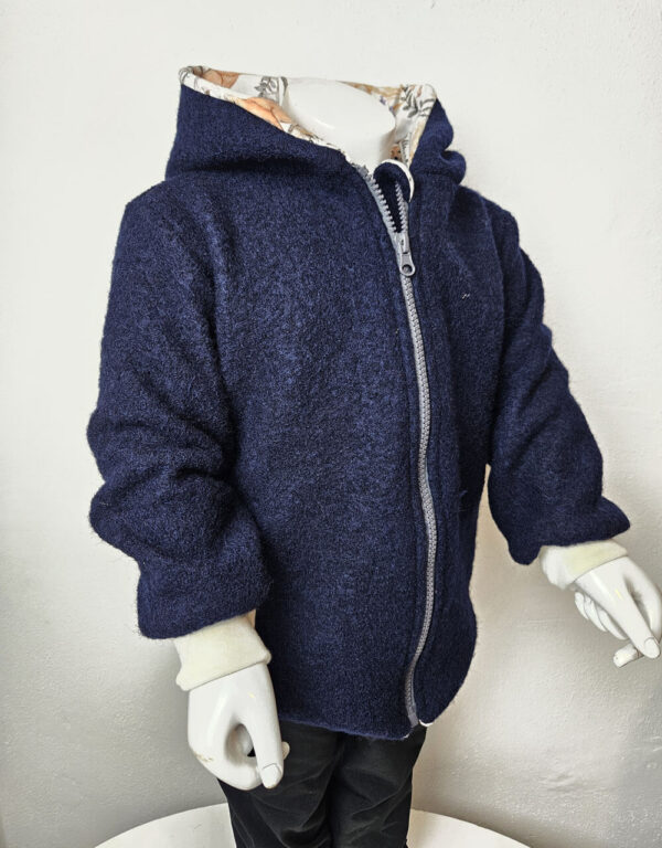 Walkjacke dunkelblau, Bio-Jersey weiß mit Fuchs, Reh und Waschbär Walkjacke dunkelblau, Bio-Jersey weiß mit Fuchs, Reh und Waschbär