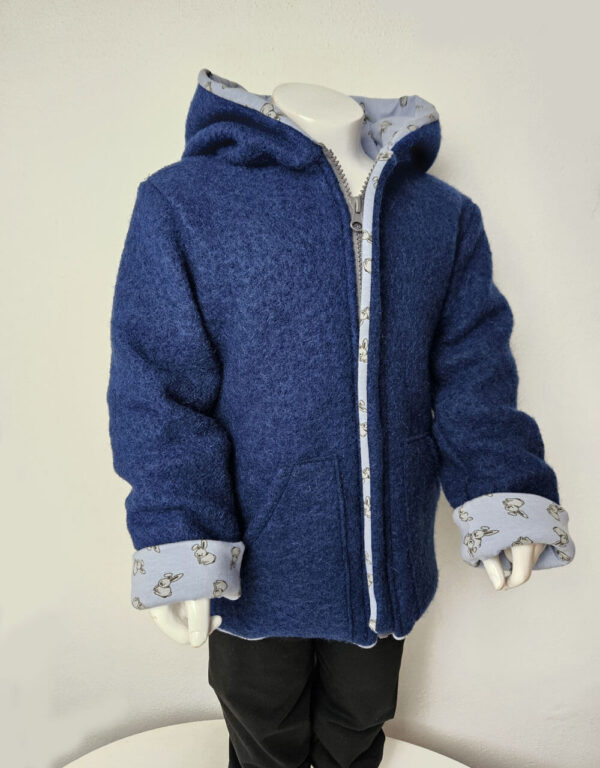 Walkjacke jeansblau, hellblau mit Kaninchen Walkjacke jeansblau, hellblau mit Kaninchen