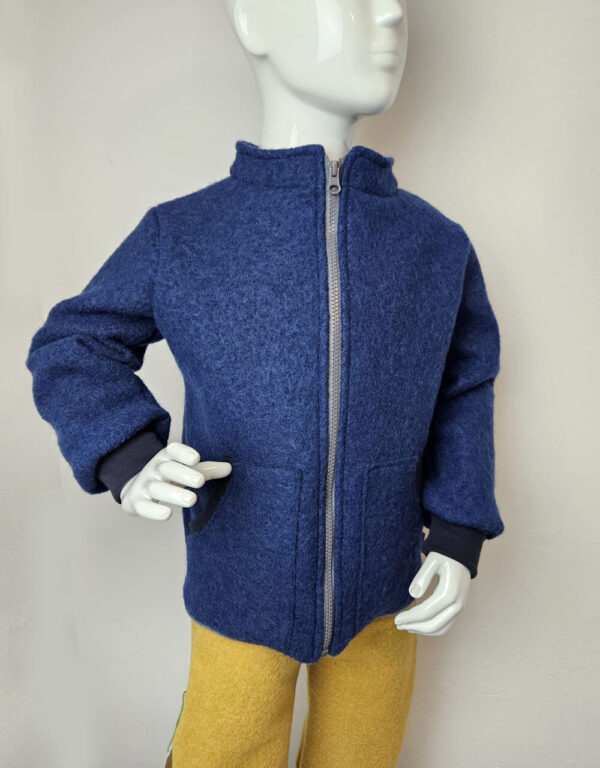 Walkjacke jeansblau, Jersey blau mit gestickten Dinos Walkjacke jeansblau, Jersey blau mit gestickten Dinos