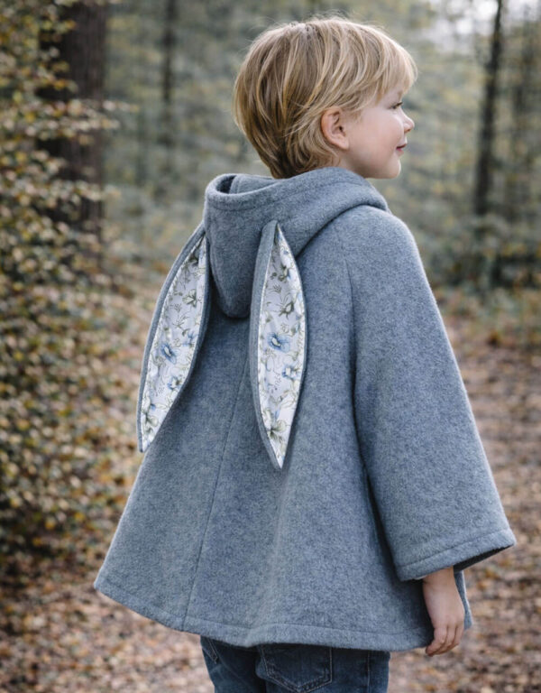 Cape aus Walk mintgrün, Jersey weiß mit Blumen und Hasen, Gr. 98