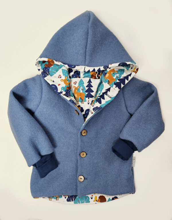 Walkjacke blau, Bär im Wald